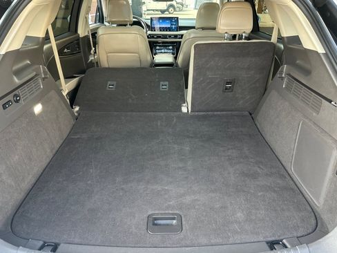 Used 2022 Lincoln Nautilus Reserve w/ Luxury Package image 14