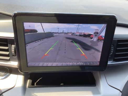 Used 2022 Ford Explorer XLT w/ Equipment Group 202A image 17