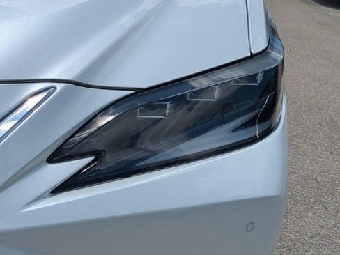 Certified 2025 Lexus ES 350 Ultra Luxury w/ Accessory Package (Z2) FWD image 9