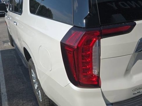 Used 2022 GMC Yukon XL SLT w/ SLT Premium Package AWD/4WD image 11
