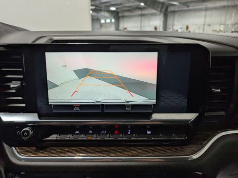 Used 2025 GMC Sierra 1500 Elevation image 28