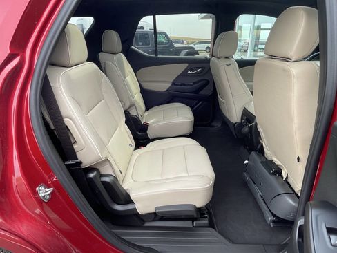 Used 2023 Chevrolet Traverse Premier image 21