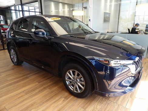 Certified 2025 MAZDA CX-5 AWD 2.5 S w/ Preferred Package image 3