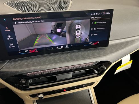 Used 2025 BMW 330i xDrive Sedan w/ Premium Package AWD/4WD image 27