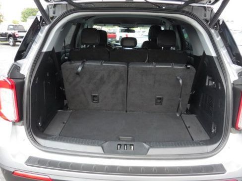 Certified 2022 Ford Explorer XLT w/ Equipment Group 202A image 29