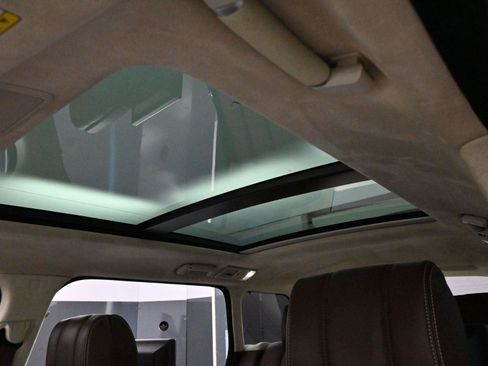 Used 2016 Land Rover Range Rover Long Wheelbase Autobiography image 31