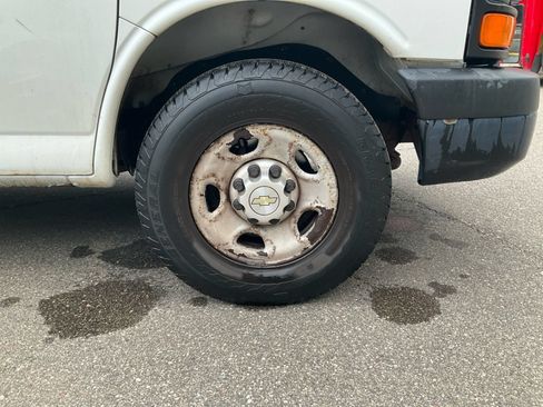 Used 2013 Chevrolet Express 3500 RWD image 16