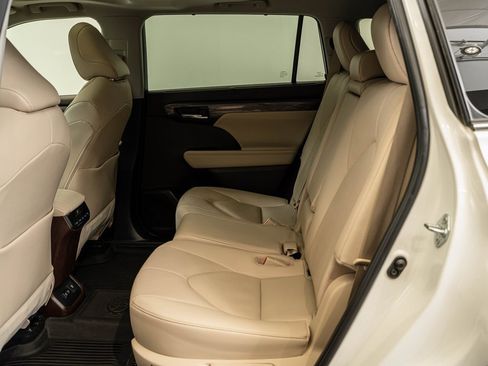 Used 2021 Toyota Highlander Limited image 36