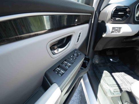 Used 2025 Honda Pilot Elite image 7