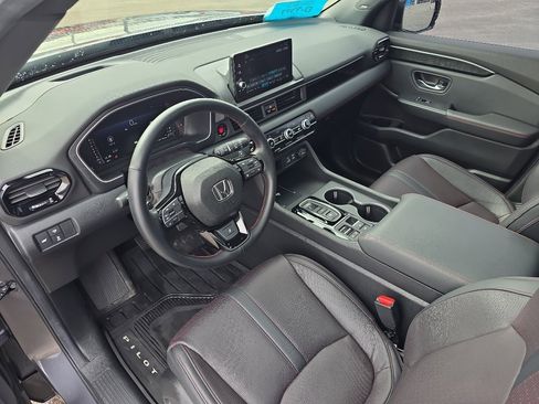 Used 2025 Honda Pilot Black Edition image 38