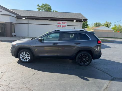 Used 2018 Jeep Cherokee Latitude Plus image 3