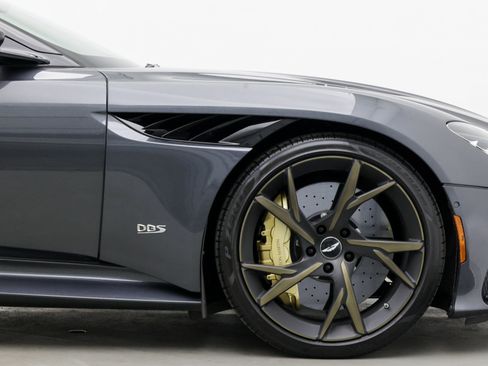 Used 2019 Aston Martin DBS Superleggera RWD image 6