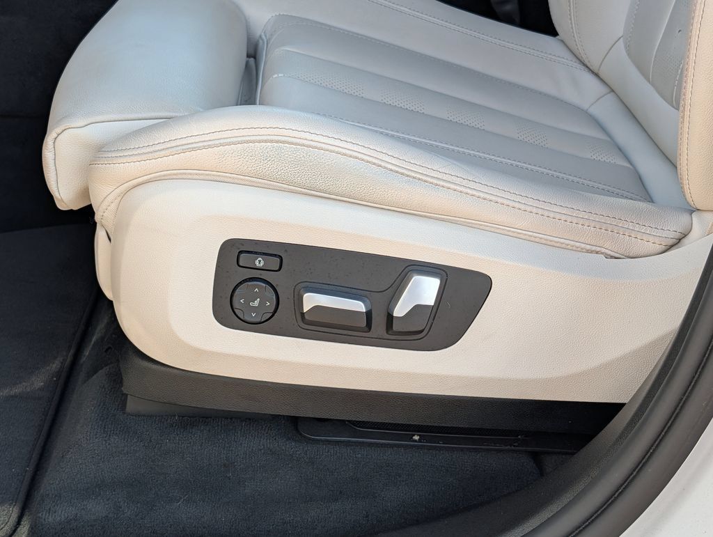 Used 2022 BMW X5 sDrive40i w/ Premium Package RWD image 13