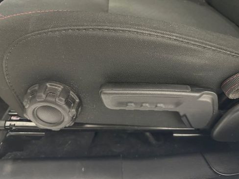 Used 2023 Jeep Gladiator Rubicon w/ Cold Weather Group image 18