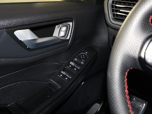 Used 2025 Ford Escape ST-Line Select image 32