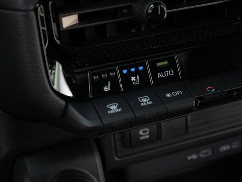 Used 2025 Toyota Land Cruiser image 64