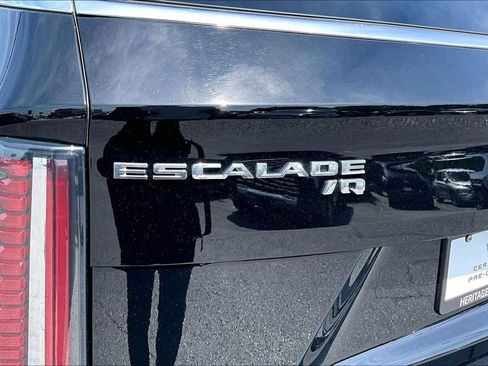 Certified 2025 Cadillac Escalade IQ Luxury 2 w/ LPO, Premium Carpet Package AWD/4WD image 24