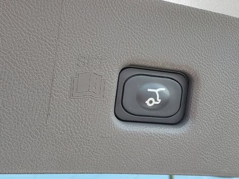 Certified 2023 Lincoln Nautilus FWD w/ Premium Package image 32