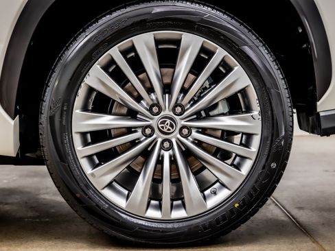 Used 2021 Toyota Highlander Platinum FWD image 35