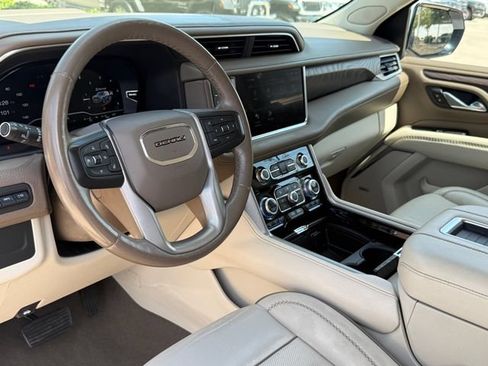 Used 2022 GMC Yukon XL Denali AWD/4WD image 8