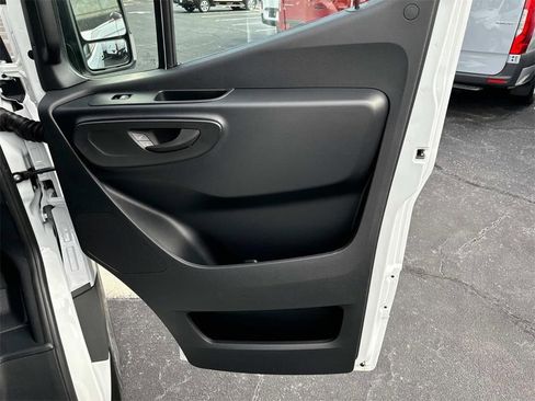Used 2025 Mercedes-Benz Sprinter 2500 image 14