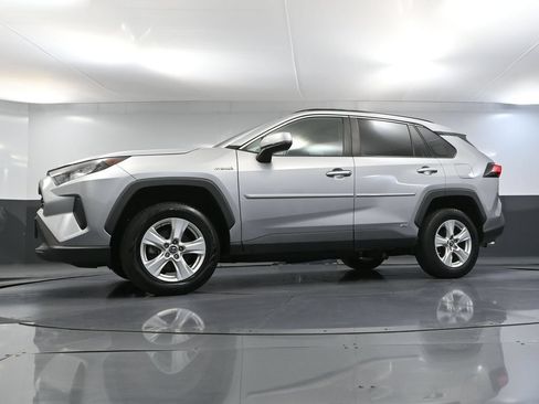 Used 2019 Toyota RAV4 LE w/ Carpet Mat Package AWD/4WD image 51