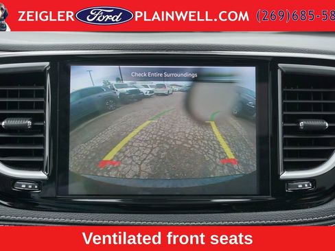 Used 2023 Chrysler Pacifica Limited FWD image 21