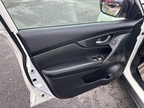 Used 2016 Nissan Rogue SL w/ SL Premium Package image 21