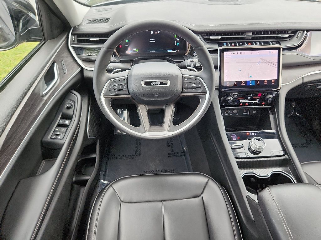 Used 2023 Jeep Grand Cherokee 4WD 4xe image 11