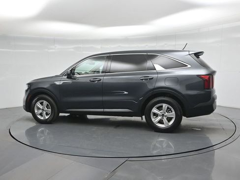 Used 2023 Kia Sorento LX image 7