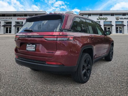 Certified 2023 Jeep Grand Cherokee Limited w/ Luxury Tech Group II AWD/4WD image 8