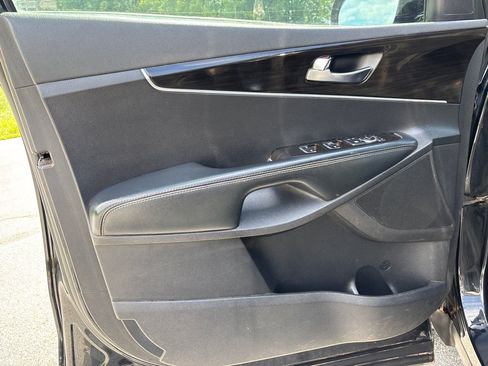 Used 2019 Kia Sorento L FWD image 10