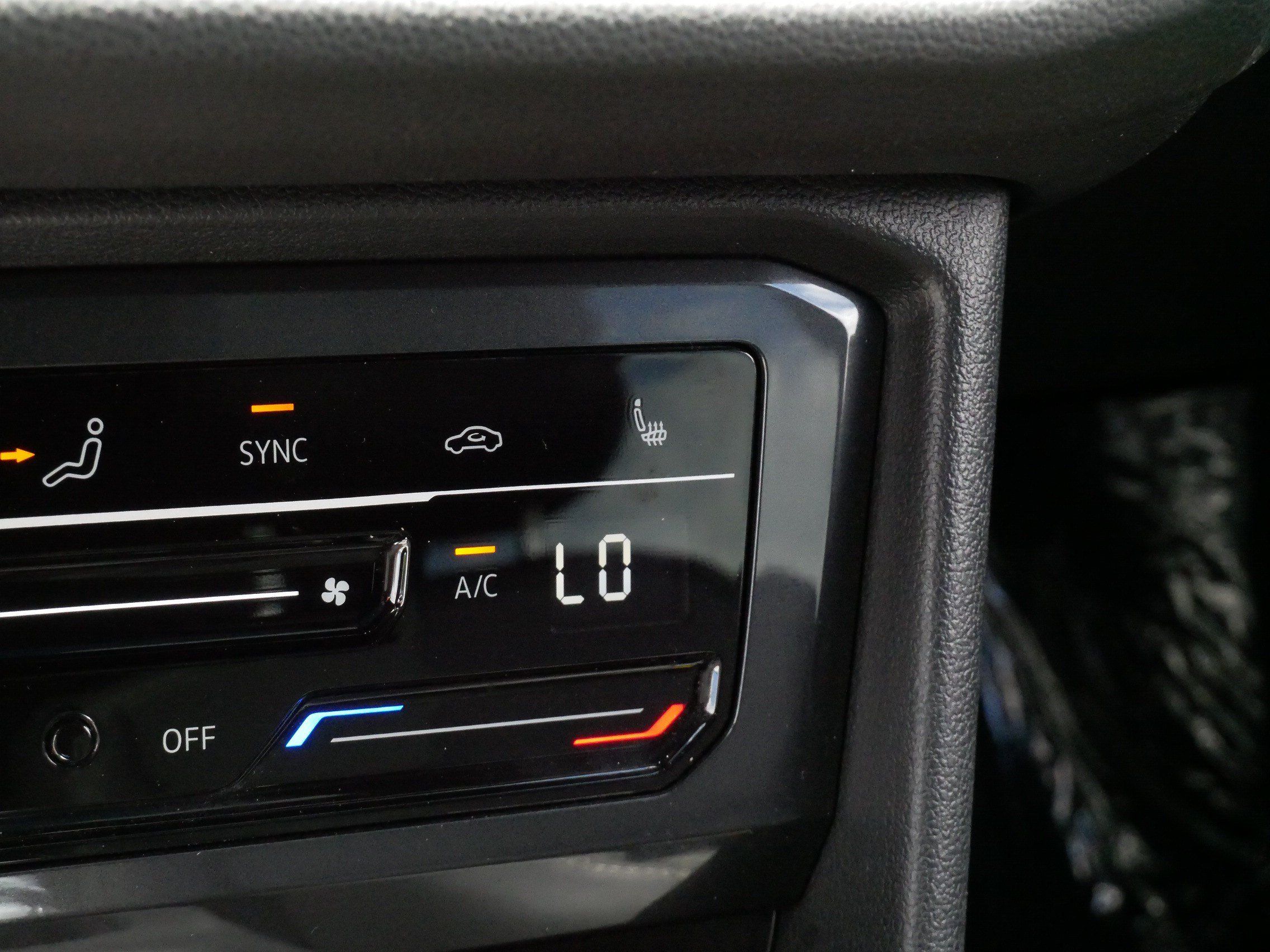 Certified 2022 Volkswagen Tiguan SE R-Line AWD/4WD image 31