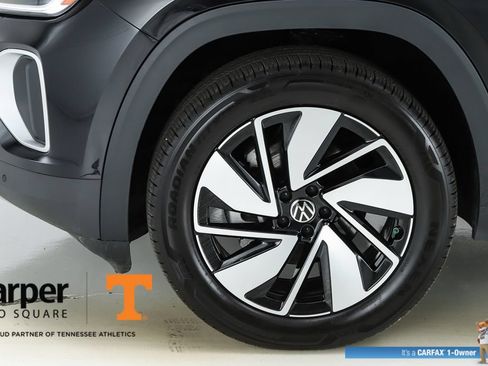 Used 2025 Volkswagen Atlas SEL AWD/4WD image 44