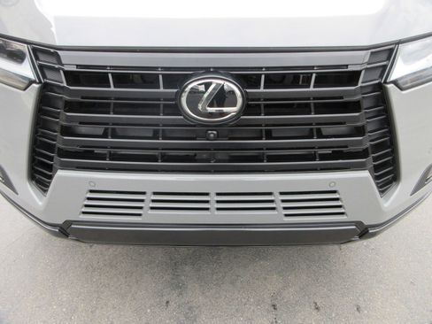 Used 2025 Lexus GX 550 w/ Accessory Package (Z1) image 15