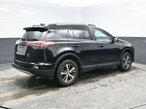 Used 2018 Toyota RAV4 XLE image 7