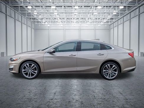 Used 2025 Chevrolet Malibu LT image 2