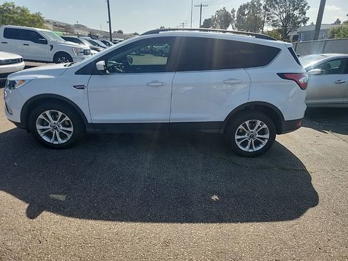 Used 2018 Ford Escape SE w/ SE Sync 3 Package image 9