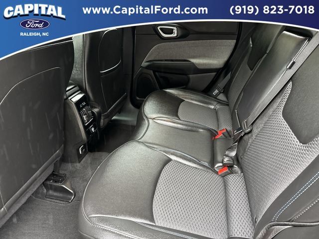 Used 2025 Jeep Compass Latitude AWD/4WD image 18