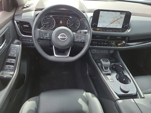 Used 2023 Nissan Rogue SL w/ SL Premium Package image 13