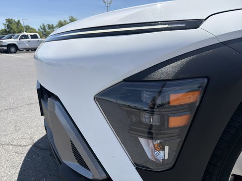 Used 2025 Hyundai Kona SEL AWD/4WD image 10