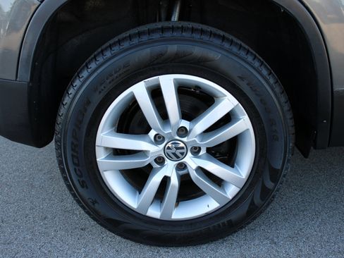 Used 2014 Volkswagen Tiguan S image 7