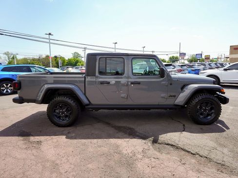 Used 2023 Jeep Gladiator Sport AWD/4WD image 7