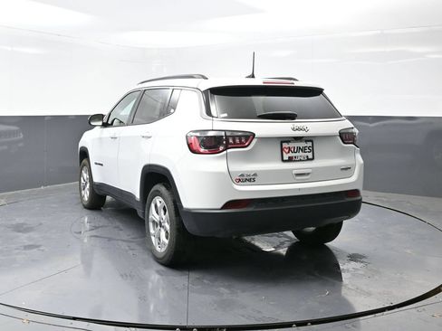 Used 2025 Jeep Compass Latitude AWD/4WD image 9