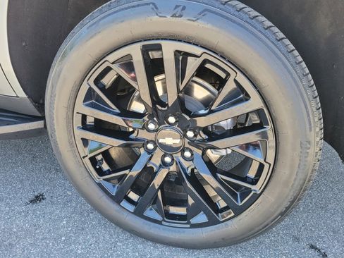 Used 2024 Chevrolet Tahoe Premier w/ Premium Package 2 image 27
