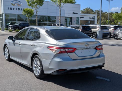 Used 2018 Toyota Camry LE FWD image 5