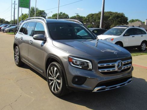 Used 2022 Mercedes-Benz GLB 250 w/ Premium Package Lite image 4