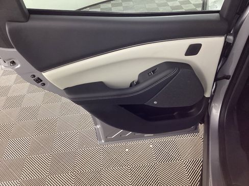 Used 2021 Ford Mustang Mach-E Premium image 14