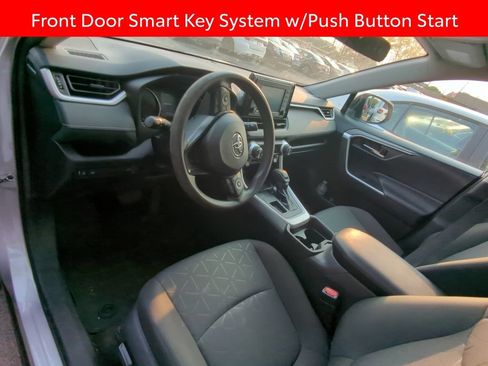 Used 2021 Toyota RAV4 XLE w/ Convenience Package FWD image 7