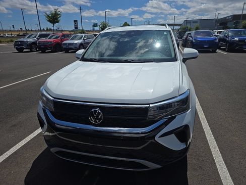Used 2022 Volkswagen Taos SE AWD/4WD image 5